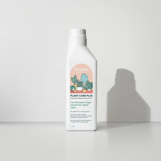 Forsana Plant Care Plus bottle
attached to a reusable Mister 360
spray nozzle.